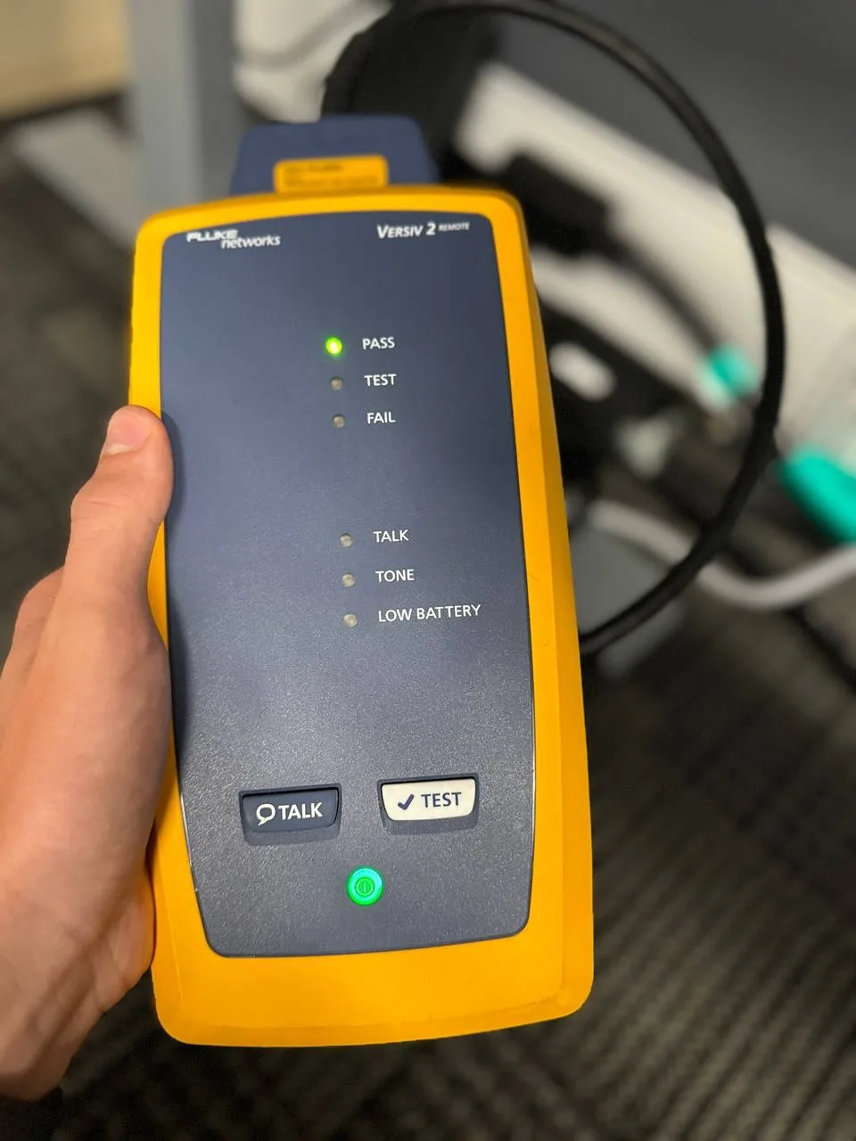 Fluke Versiv remote unit showing a pass result